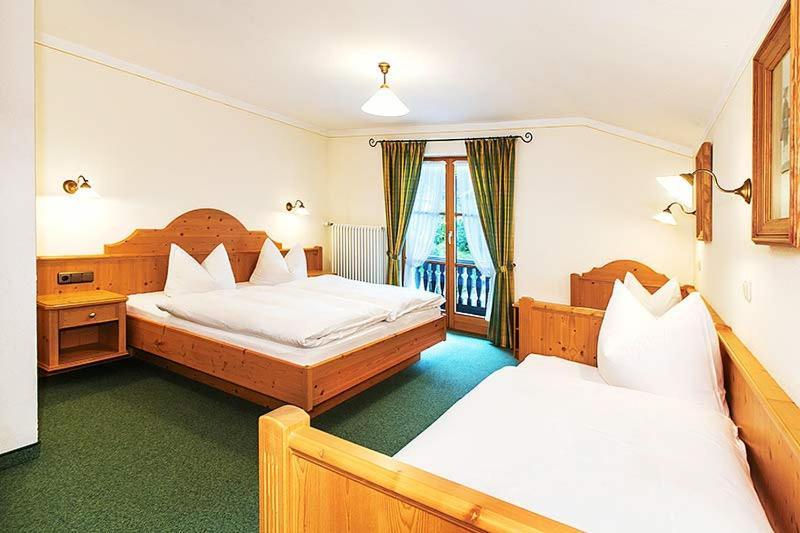 Gaestehaus Menkenbauer โรพอลดิง ภายนอก รูปภาพ